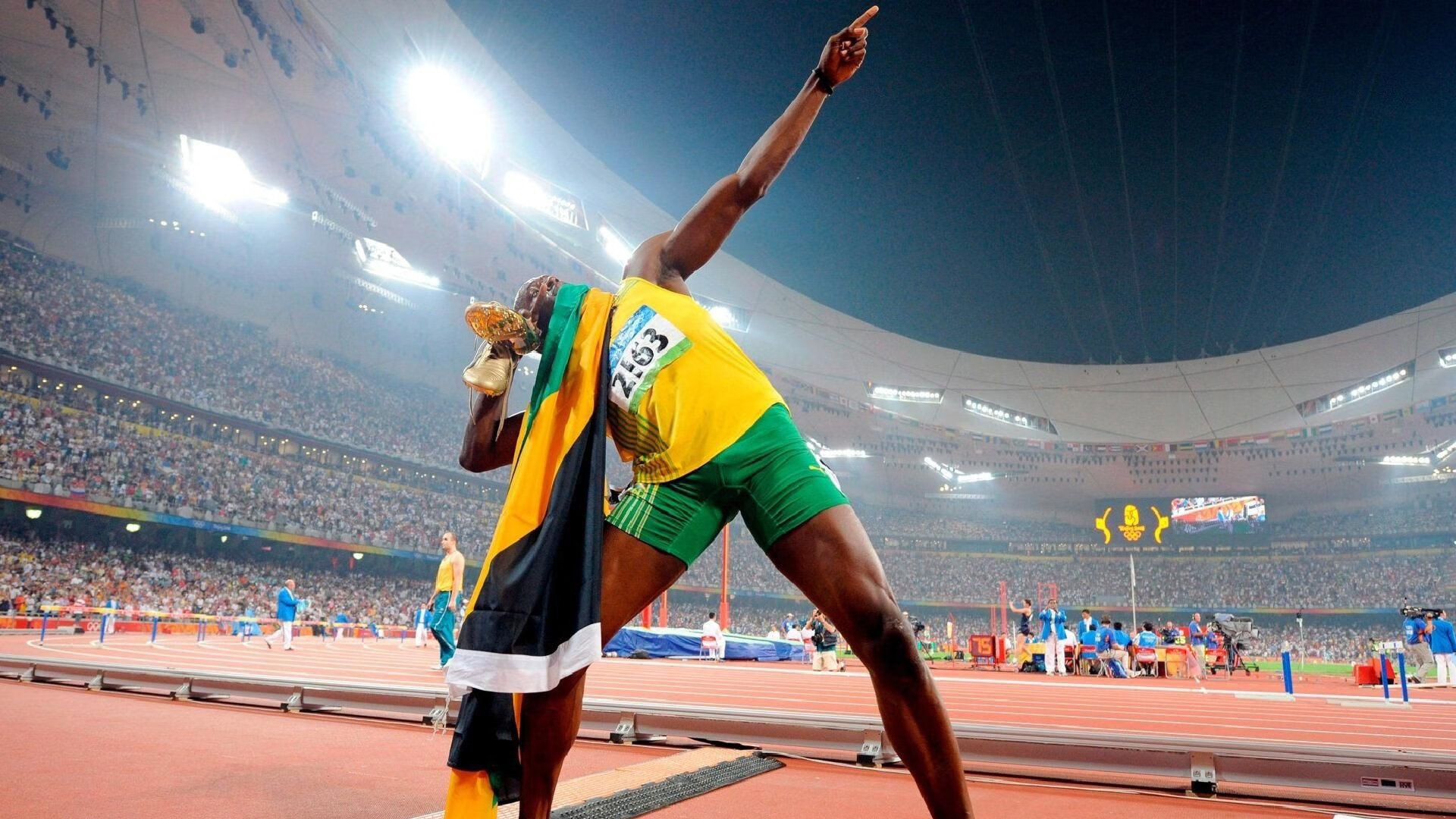 开云平台-当步行者绝杀活塞时，杜兰特在F1赛道接管比赛  第2张